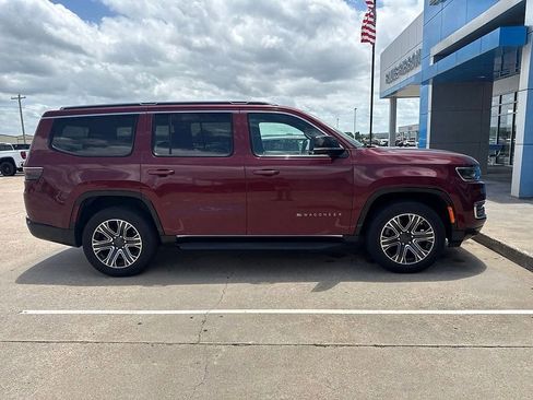 Used 2024 Jeep Wagoneer Series II w/ Flexible Seating Group RWD image 2