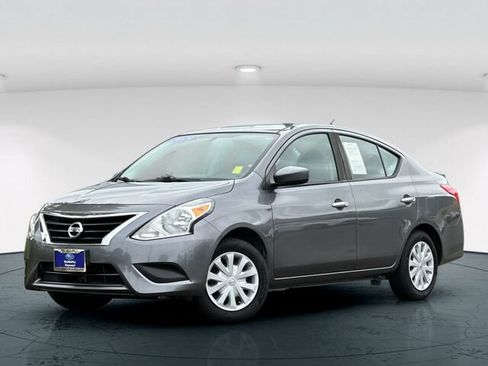 Used 2019 Nissan Versa SV FWD image 2