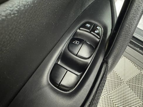 Used 2014 Nissan Rogue S AWD/4WD image 35