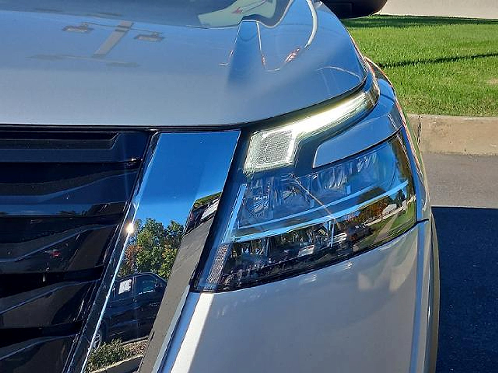 Used 2023 Nissan Pathfinder SL w/ SL Premium Package AWD/4WD image 9