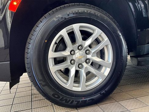 Used 2023 Chevrolet Suburban LT image 36