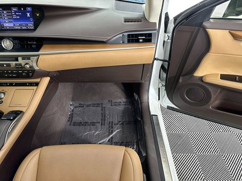 Used 2016 Lexus ES 300h Hybrid w/ Navigation System Package image 33