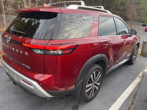 Used 2025 Nissan Pathfinder Platinum image 5