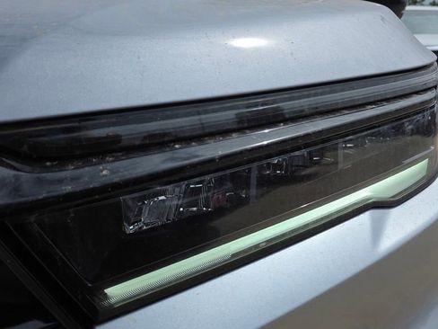 Used 2025 Honda Pilot TrailSport image 9