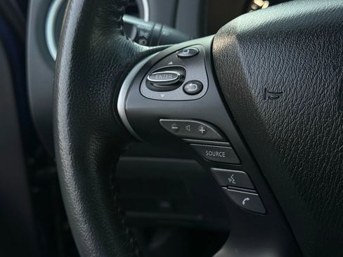 Used 2018 Nissan Pathfinder SV image 40