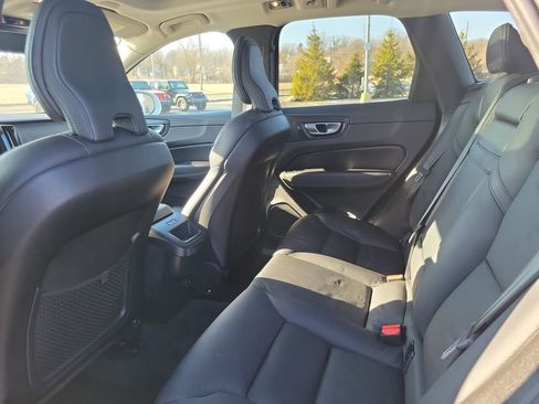 Used 2021 Volvo XC60 T5 Momentum w/ Advanced Package image 22