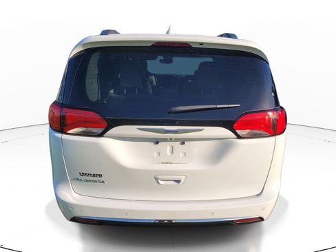 Used 2020 Chrysler Pacifica Touring-L Plus w/ Tire & Wheel Group FWD image 5