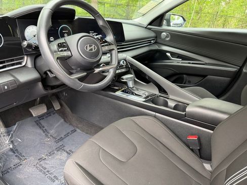 Used 2025 Hyundai Elantra SEL image 20