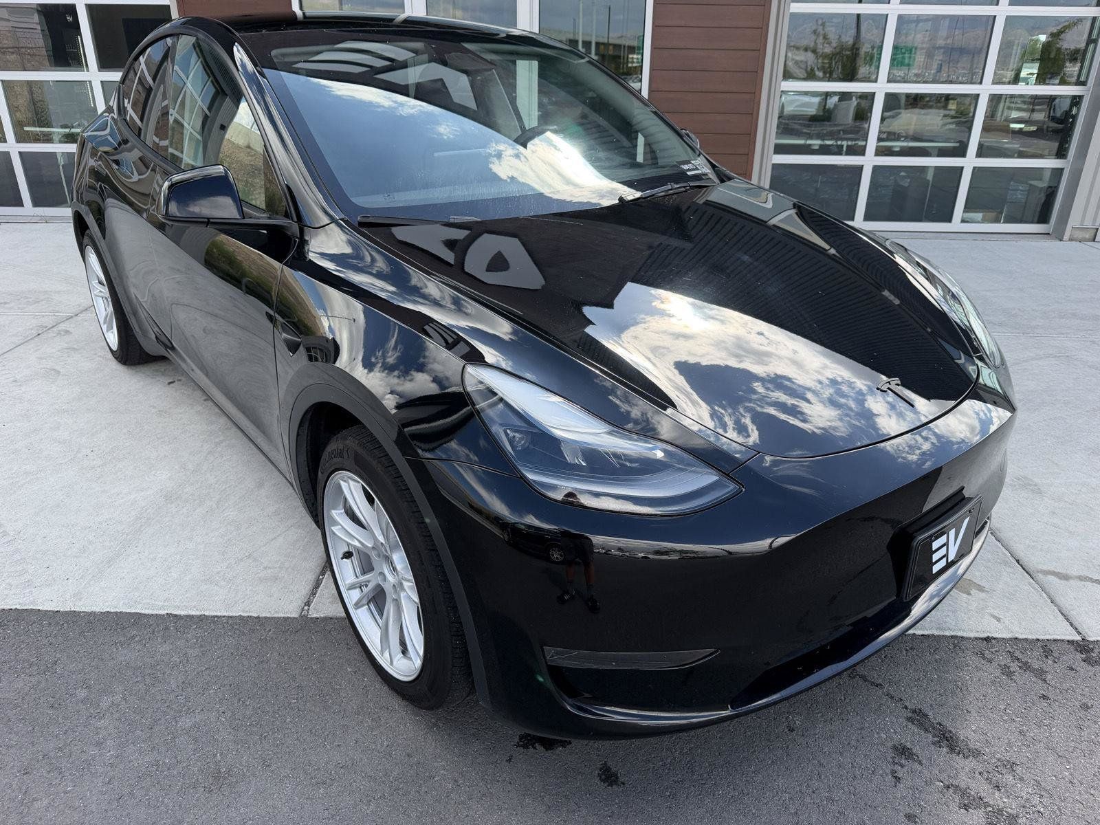 Used 2024 Tesla Model Y 2WD image 2