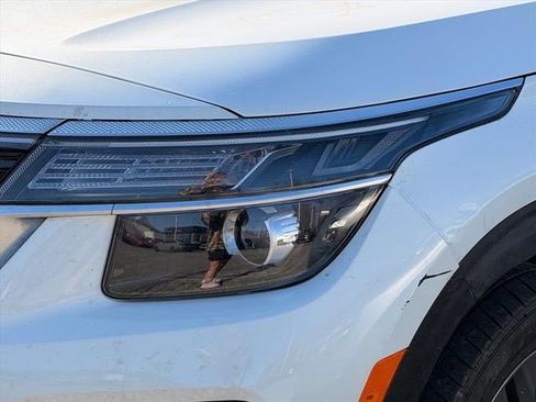 Used 2023 Kia Seltos S image 4