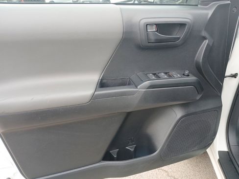 Used 2022 Toyota Tacoma SR image 22