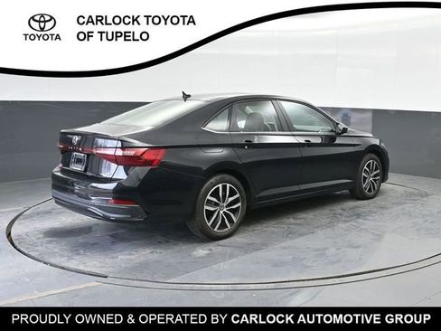 Used 2025 Volkswagen Jetta SE w/ Sunroof Package image 3