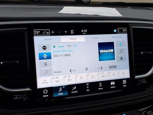 Used 2025 Chrysler Pacifica Limited image 12