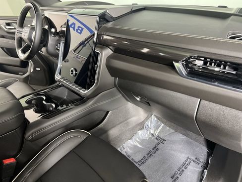 Certified 2025 GMC Yukon Elevation w/ Elevation Premium Package AWD/4WD image 30