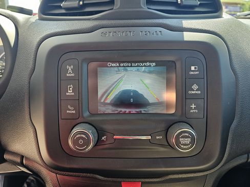 Used 2016 Jeep Renegade Latitude w/ Popular Equipment Group image 24