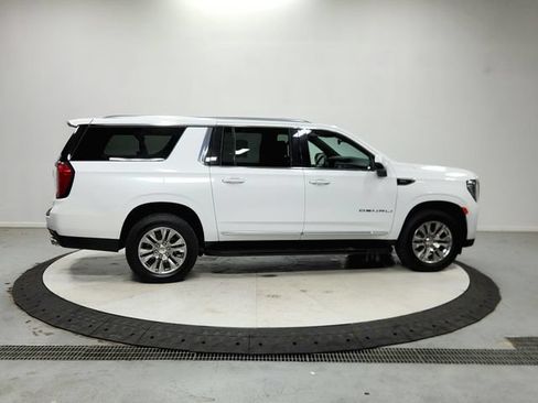 Used 2024 GMC Yukon XL Denali AWD/4WD image 9