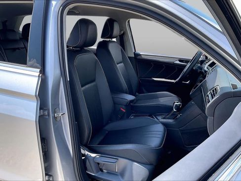 Used 2024 Volkswagen Tiguan SE FWD image 8
