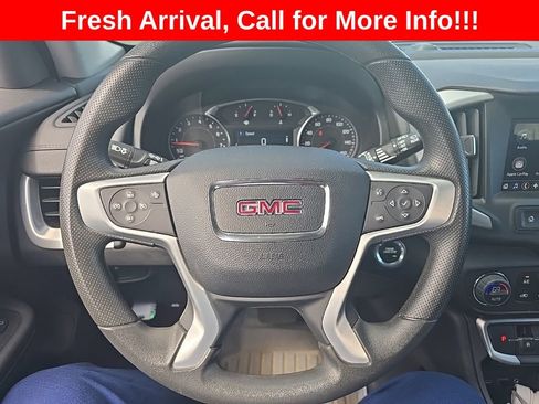 Used 2024 GMC Terrain SLE w/ Driver Convenience Package image 4