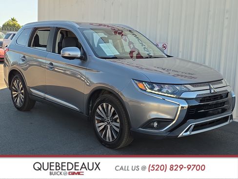 Used 2020 Mitsubishi Outlander LE image 1