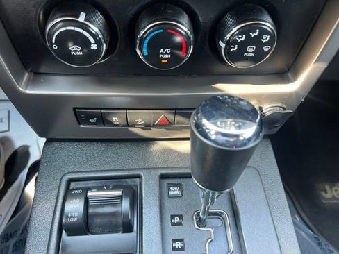 Used 2012 Jeep Liberty Sport AWD/4WD image 26