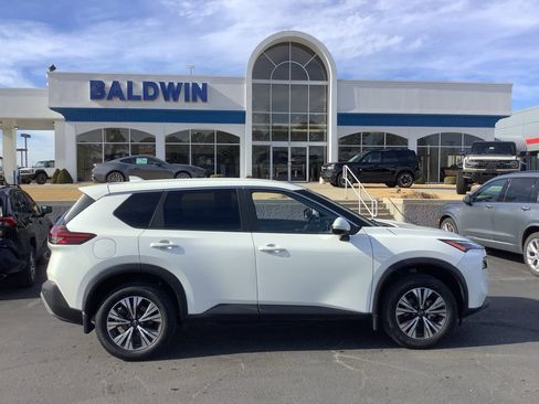 Used 2023 Nissan Rogue SV image 8