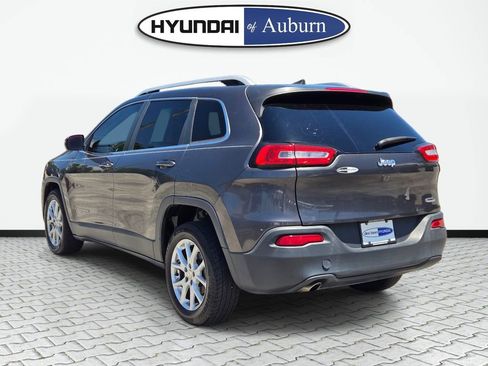 Used 2016 Jeep Cherokee Latitude FWD image 8