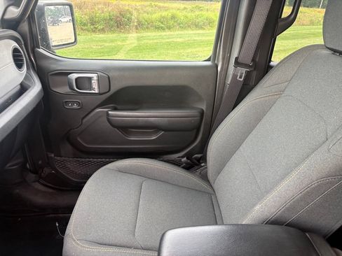 Used 2024 Jeep Wrangler Unlimited AWD/4WD image 13