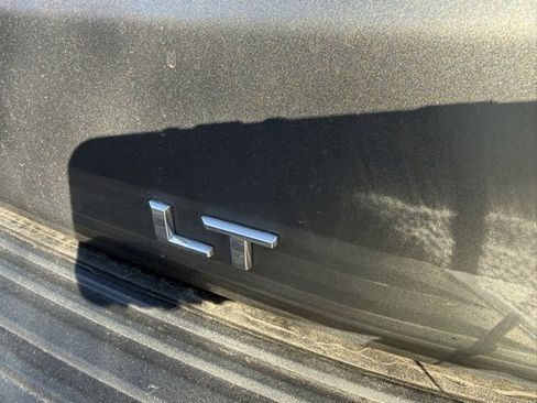 Used 2023 Chevrolet Suburban LT image 8