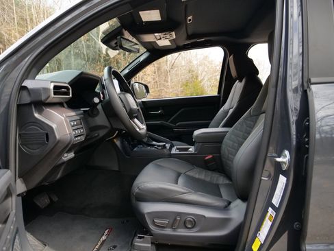 Used 2024 Toyota Tacoma TRD Off-Road w/ TRD Off Road Premium Package image 29