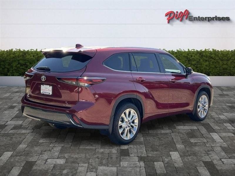 Used 2025 Toyota Highlander Limited FWD image 9