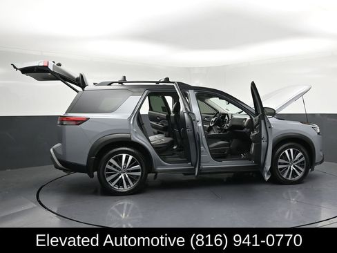Used 2022 Nissan Pathfinder Platinum w/ Cargo Package AWD/4WD image 39