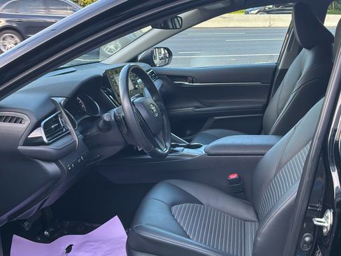 Used 2022 Toyota Camry SE w/ Carpet Mat Package (TMS) FWD image 15