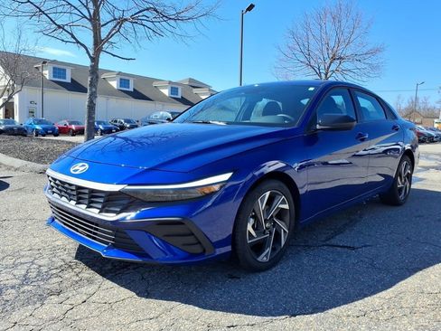 New 2025 Hyundai Elantra Sport FWD image 10