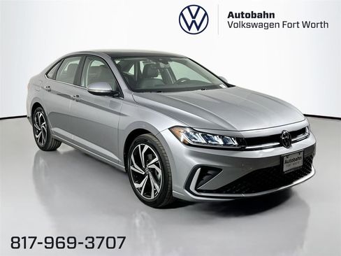 Certified 2025 Volkswagen Jetta SEL image 1