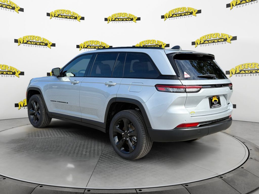 New 2025 Jeep Grand Cherokee Limited w/ Luxury Tech Group II RWD image 3