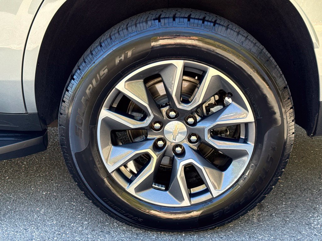 Used 2023 Chevrolet Tahoe LT w/ Luxury Package RWD image 12
