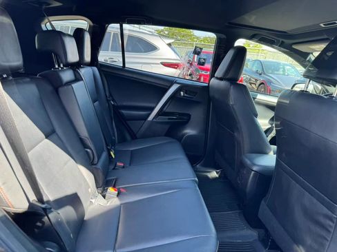 Used 2016 Toyota RAV4 SE image 16