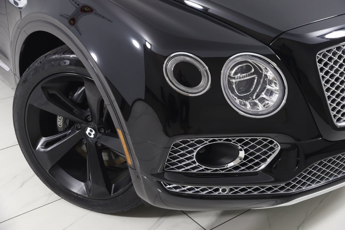 Used 2018 Bentley Bentayga AWD/4WD image 23