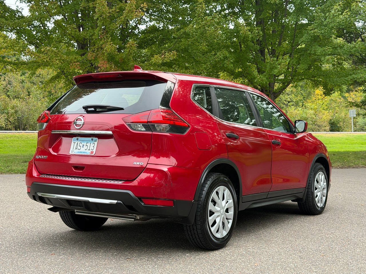 Used 2017 Nissan Rogue S AWD/4WD image 3