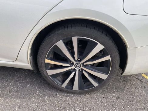 Used 2019 Nissan Altima 2.5 SR w/ SR Premium Package FWD image 3