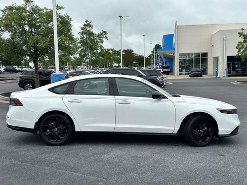 Certified 2025 Honda Accord SE image 5