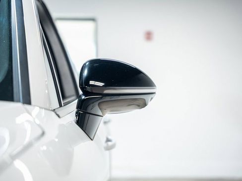 Used 2022 Porsche Cayenne S Platinum image 9