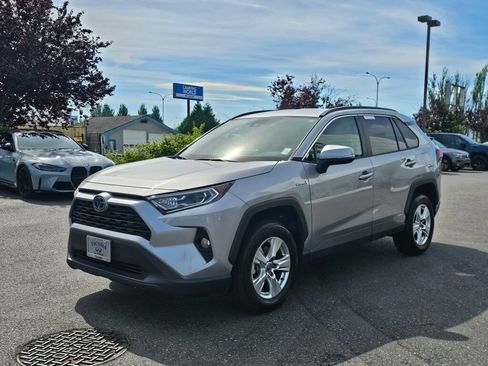 Used 2021 Toyota RAV4 XLE AWD/4WD image 3