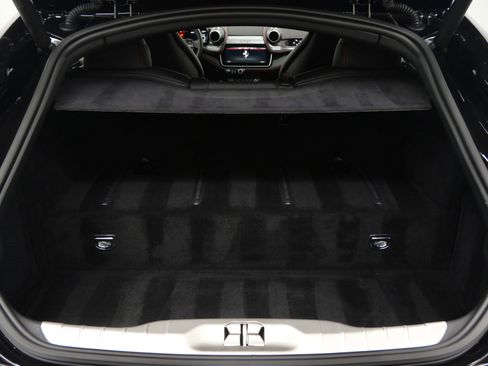 Used 2017 Ferrari GTC4Lusso image 17