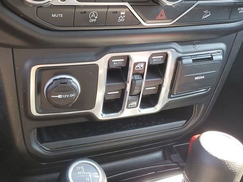 Used 2019 Jeep Wrangler Unlimited Sport S image 25