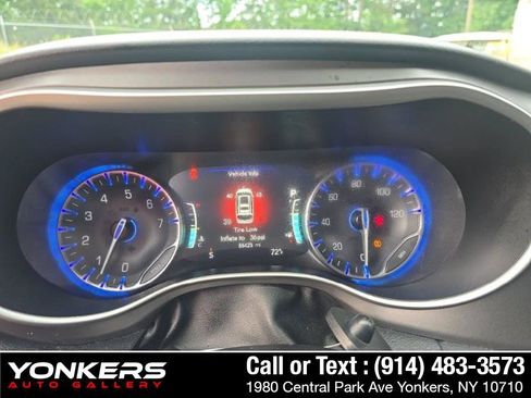 Used 2023 Chrysler Pacifica Touring-L FWD image 13