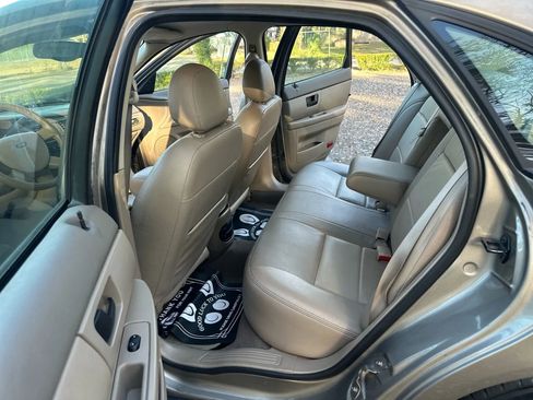 Used 2005 Ford Taurus SEL image 5