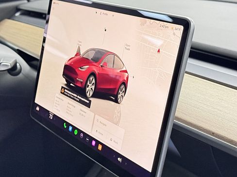 Used 2022 Tesla Model Y Long Range image 36