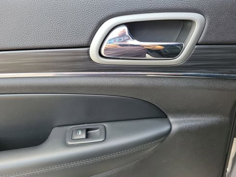 Used 2021 Jeep Grand Cherokee Limited image 25