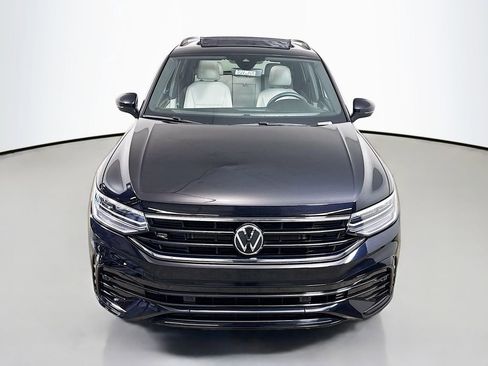 Used 2024 Volkswagen Tiguan SE R-Line image 2